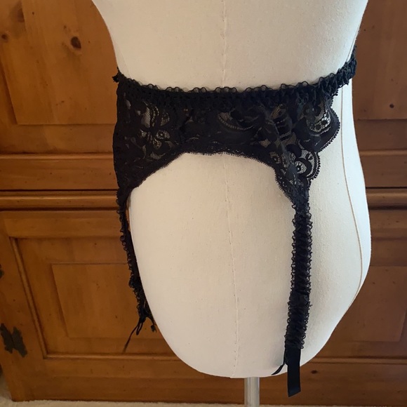 Black lace VS garter belt - Picture 4 of 13
